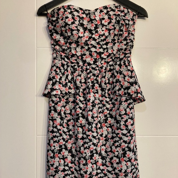 Akualani floral short dress - Picture 1 of 2